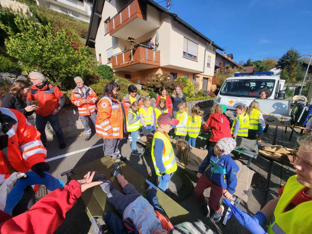 Das Bild zeigt die Jugendübung mit der Freiwilligen Feuerwehr Steinach.